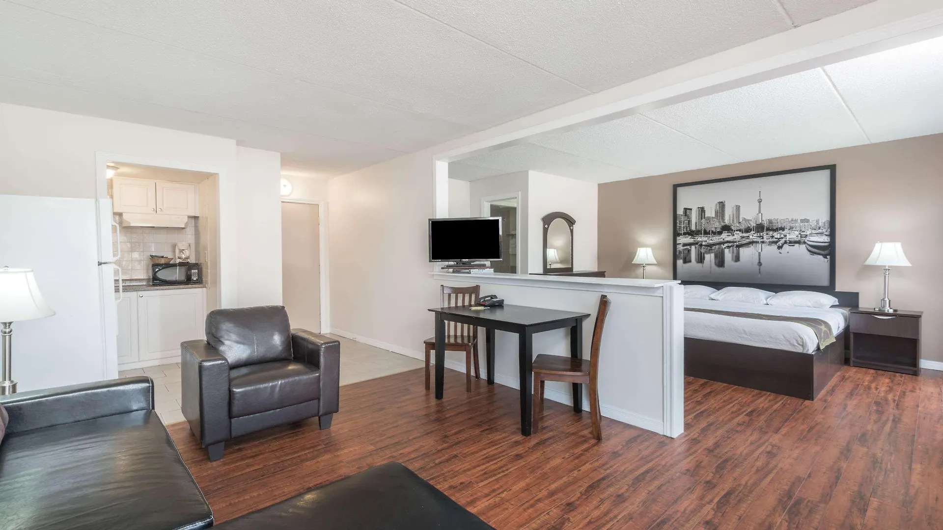 Super 8 By Wyndham Calgary/Airport Hotel