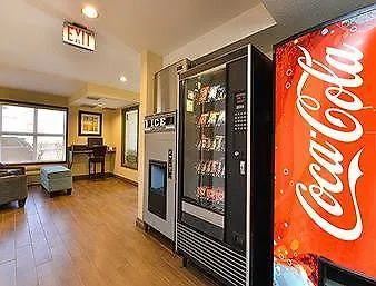 Super 8 By Wyndham Calgary/Airport Hotel