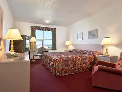 Super 8 By Wyndham Calgary/Airport Hotel