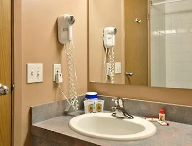 Super 8 By Wyndham Calgary/Airport Hotel