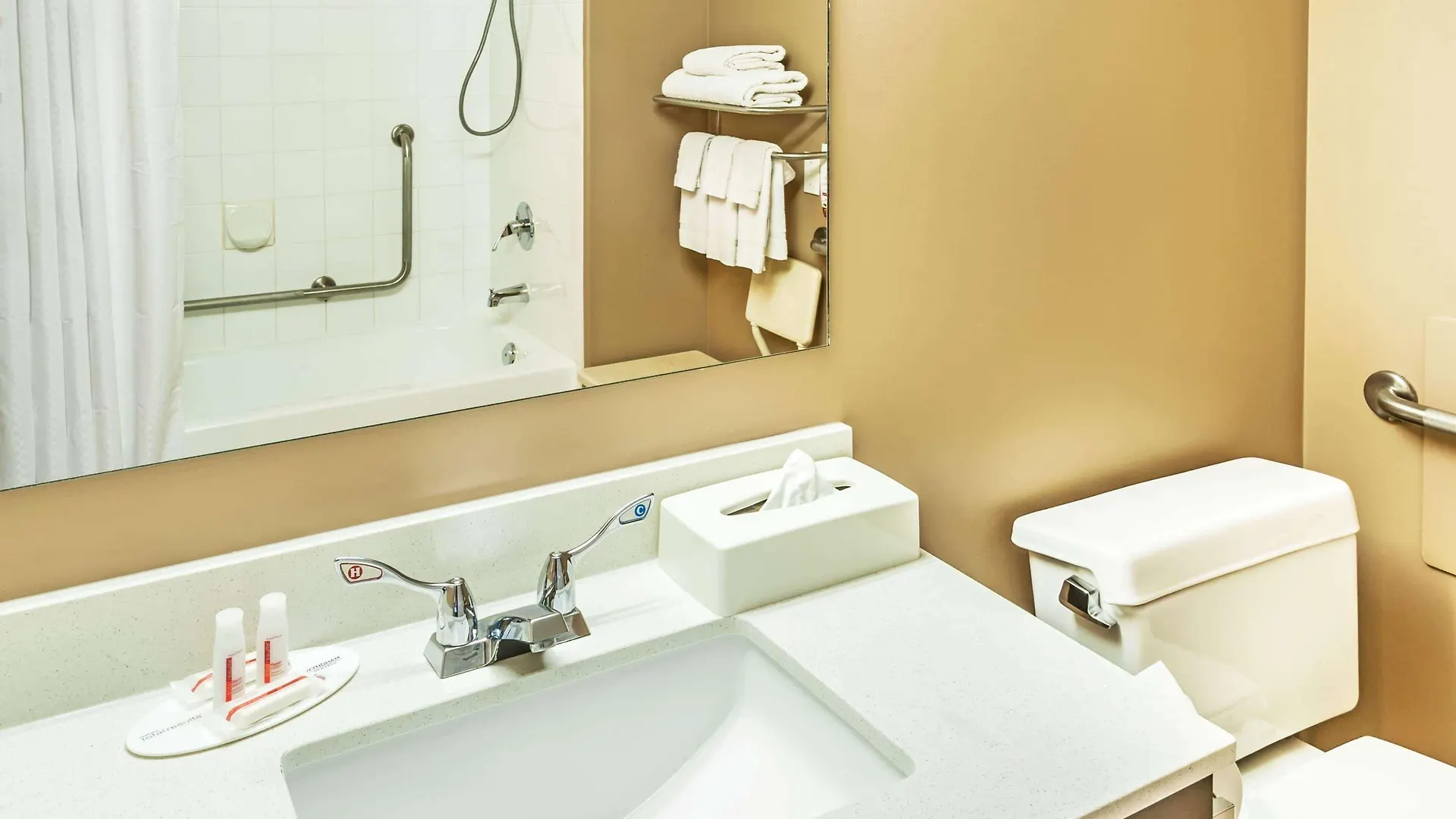 **  Super 8 By Wyndham Calgary/Airport Hotel Canada