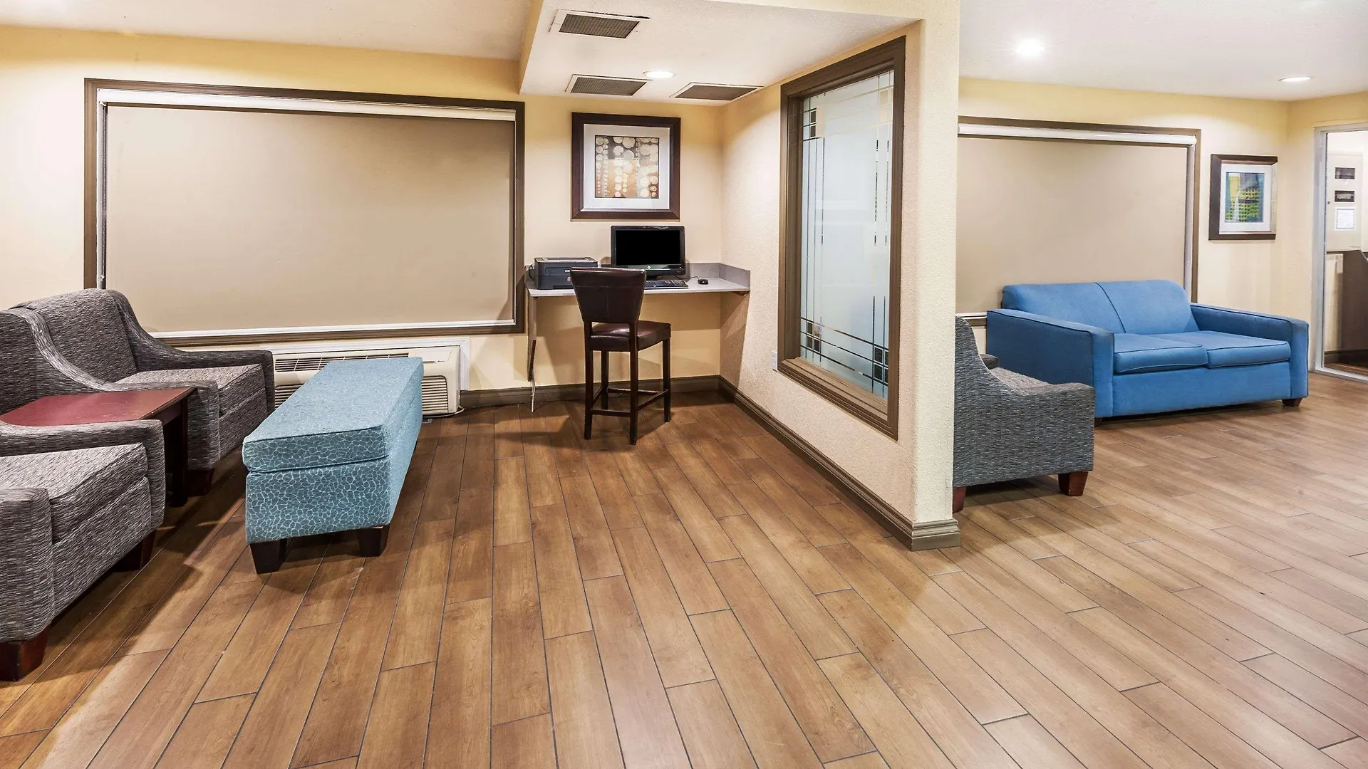 Super 8 By Wyndham Calgary/Airport Hotel