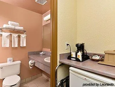 Super 8 By Wyndham Calgary/Airport Hotel 2*, Calgary
